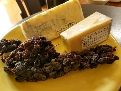 丸ごと干しブドウ・シュロスバーガーアルト&ゴルゴンゾーラドルチェ.jpg