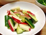 キュウリと赤カブの野菜スティック風オリーブオイル和え